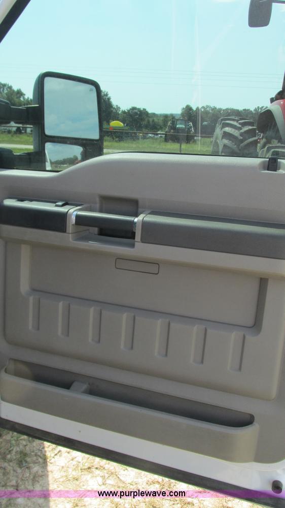image for item L5260 2008 Ford F350 Super Duty Crew Cab pickup truck