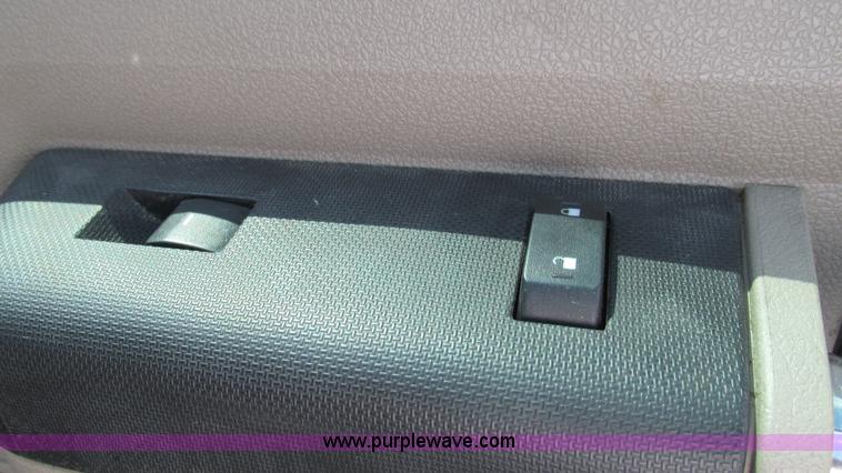 image for item L5260 2008 Ford F350 Super Duty Crew Cab pickup truck