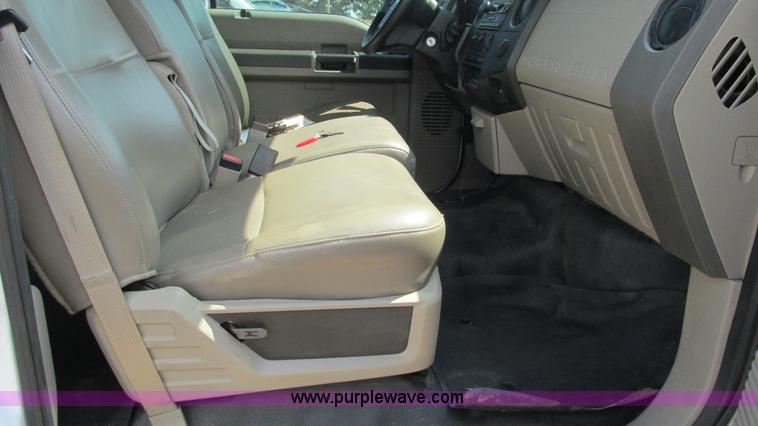 image for item L5260 2008 Ford F350 Super Duty Crew Cab pickup truck