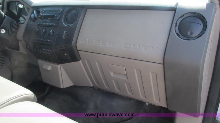 image for item L5260 2008 Ford F350 Super Duty Crew Cab pickup truck
