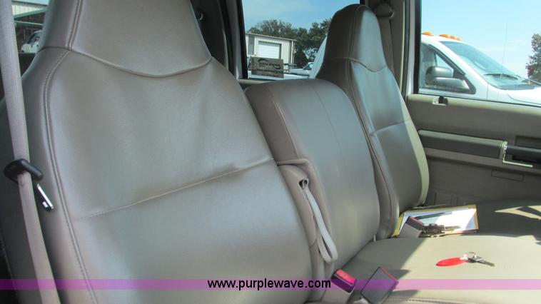image for item L5260 2008 Ford F350 Super Duty Crew Cab pickup truck