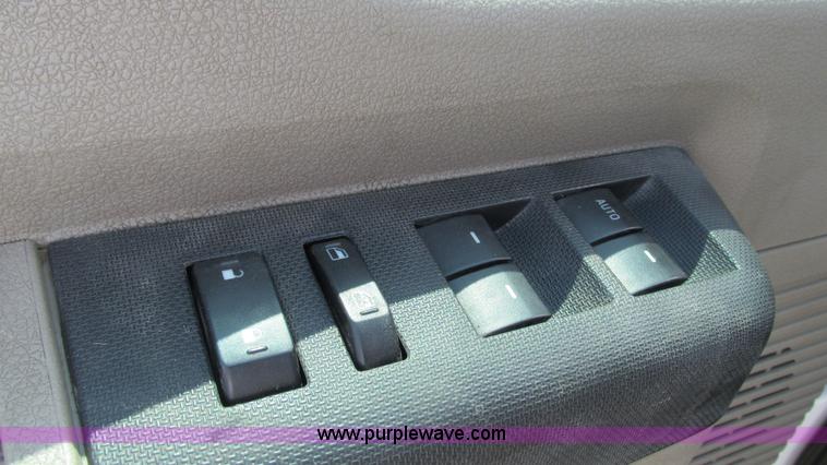 image for item L5260 2008 Ford F350 Super Duty Crew Cab pickup truck