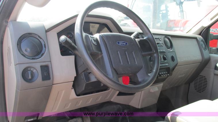 image for item L5260 2008 Ford F350 Super Duty Crew Cab pickup truck