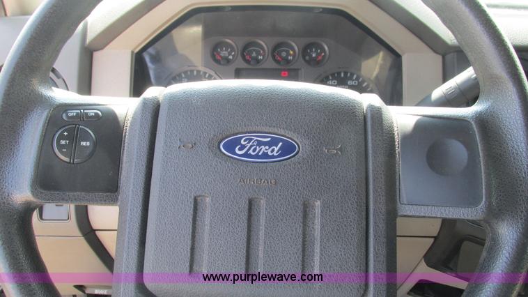 image for item L5260 2008 Ford F350 Super Duty Crew Cab pickup truck