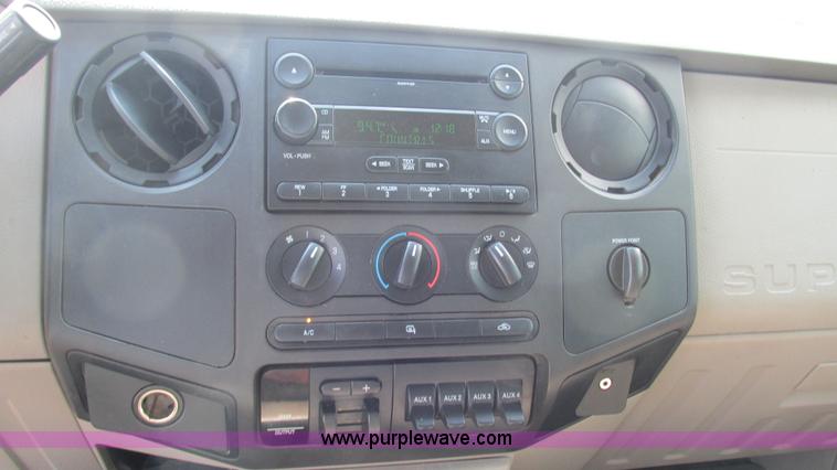 image for item L5260 2008 Ford F350 Super Duty Crew Cab pickup truck