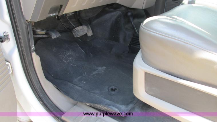 image for item L5260 2008 Ford F350 Super Duty Crew Cab pickup truck