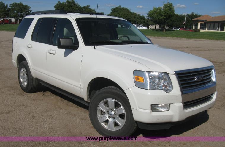 image for item L6332 2010 Ford Explorer XLT SUV