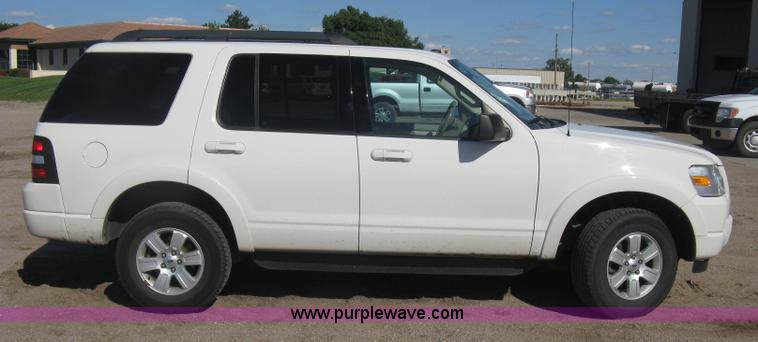 image for item L6332 2010 Ford Explorer XLT SUV