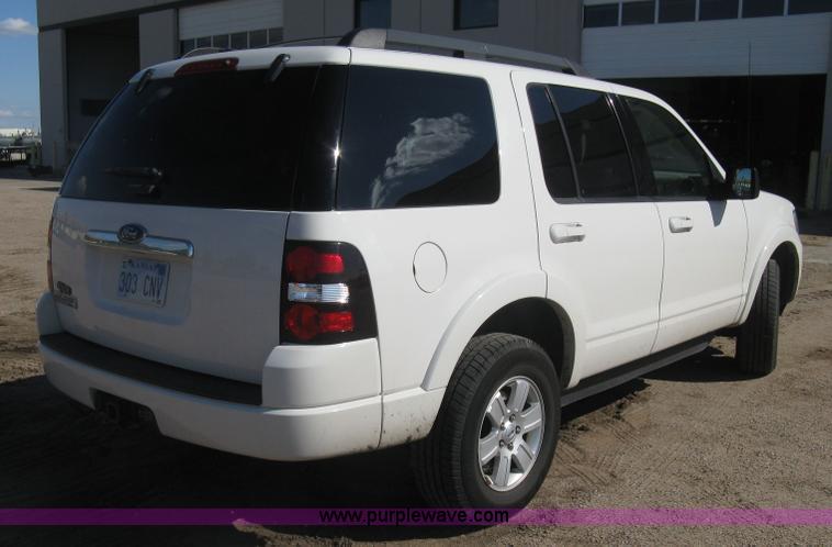 image for item L6332 2010 Ford Explorer XLT SUV