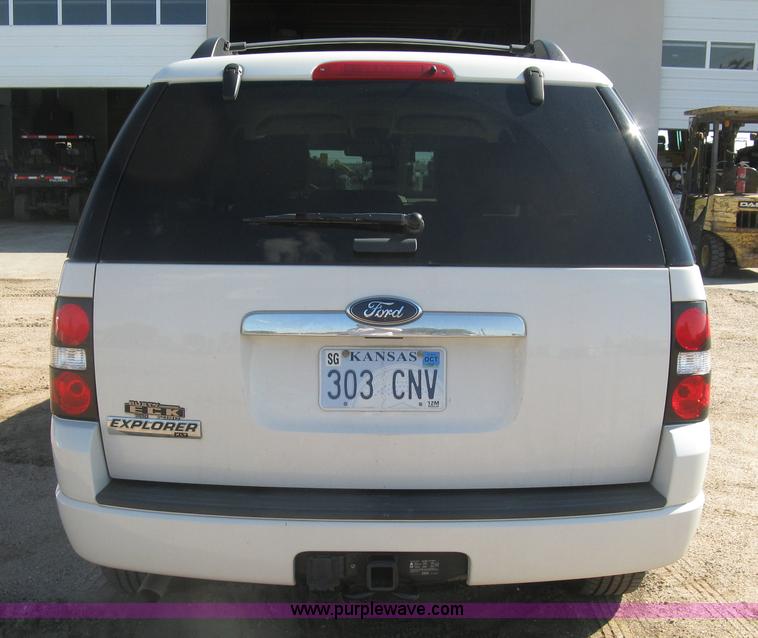 image for item L6332 2010 Ford Explorer XLT SUV