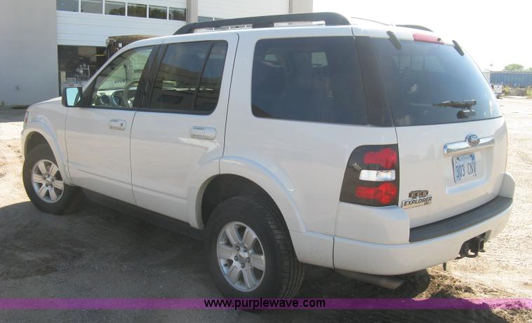 image for item L6332 2010 Ford Explorer XLT SUV