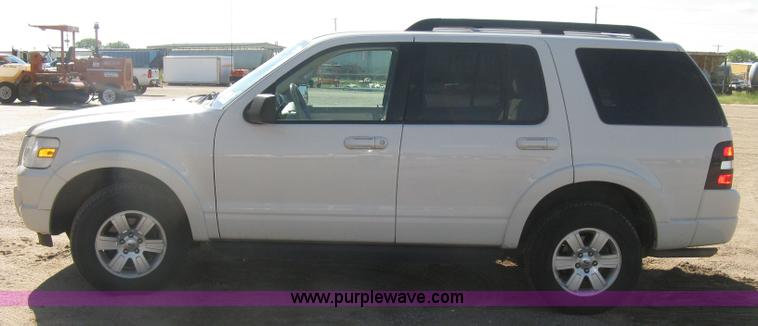 image for item L6332 2010 Ford Explorer XLT SUV