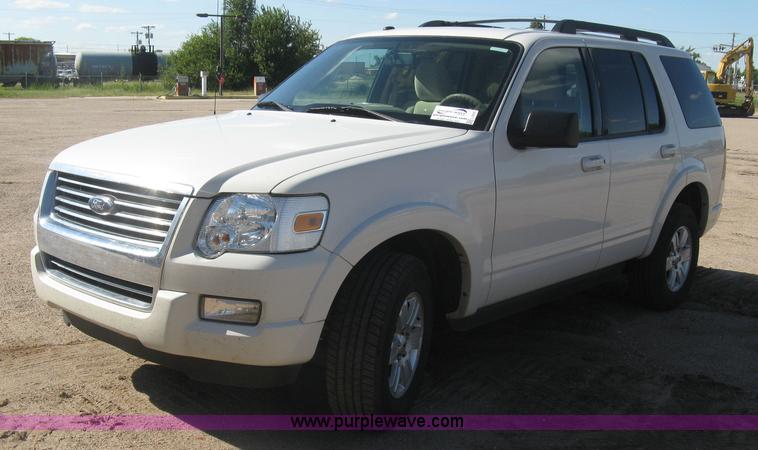 image for item L6332 2010 Ford Explorer XLT SUV