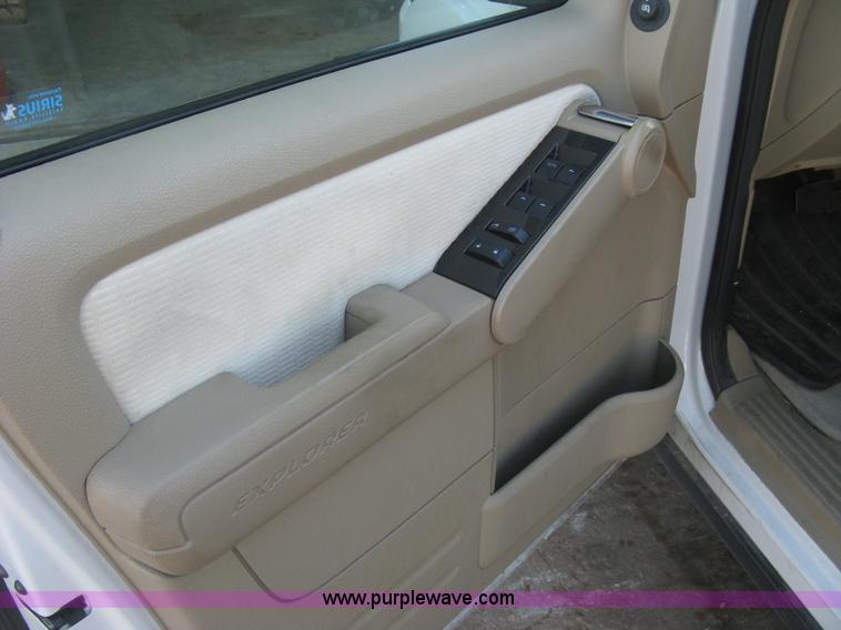 image for item L6332 2010 Ford Explorer XLT SUV