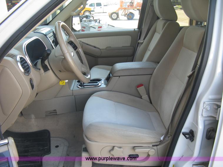 image for item L6332 2010 Ford Explorer XLT SUV