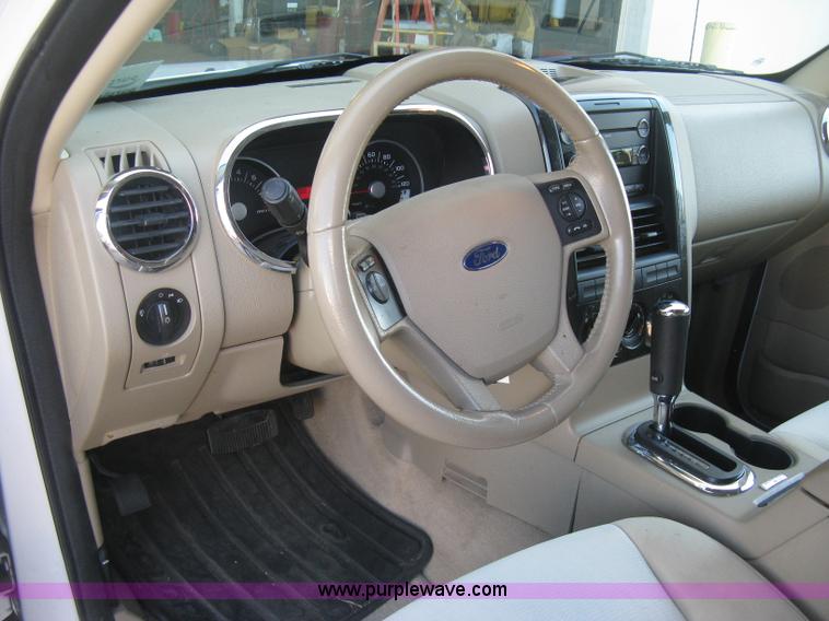 image for item L6332 2010 Ford Explorer XLT SUV