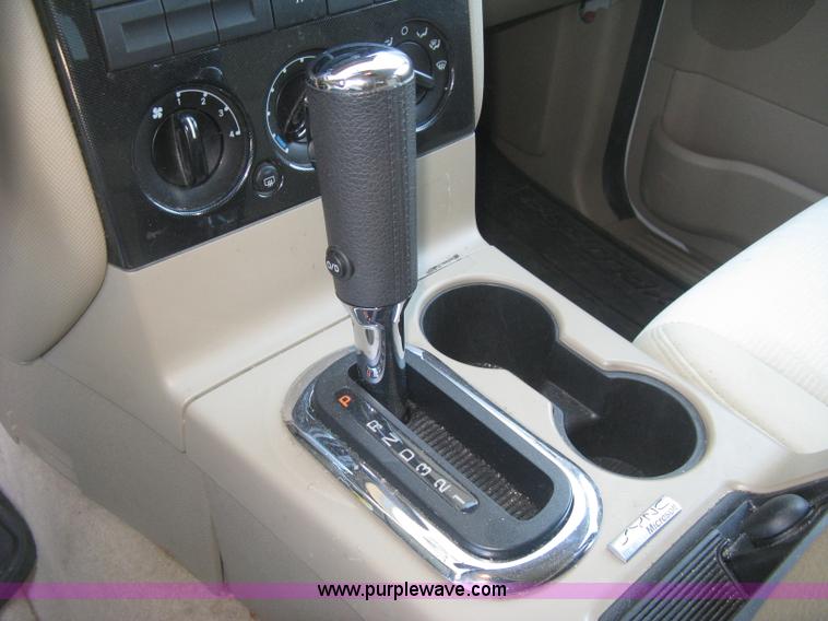 image for item L6332 2010 Ford Explorer XLT SUV