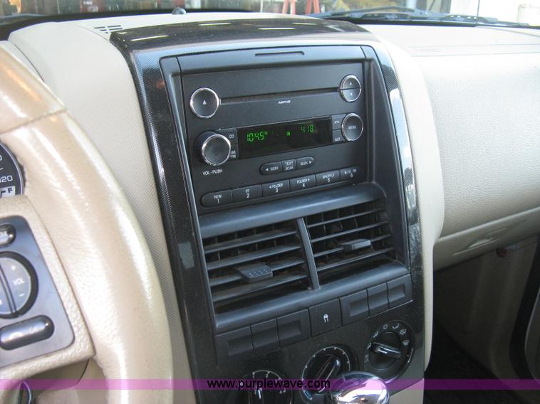 image for item L6332 2010 Ford Explorer XLT SUV