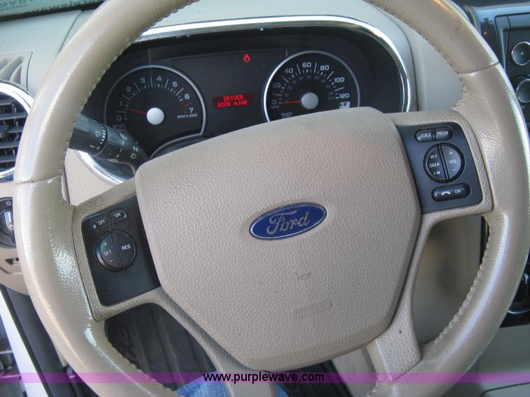 image for item L6332 2010 Ford Explorer XLT SUV