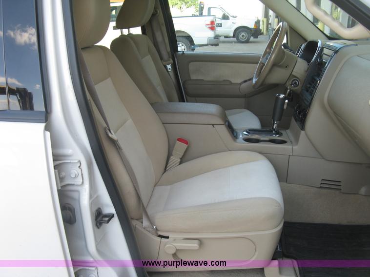 image for item L6332 2010 Ford Explorer XLT SUV