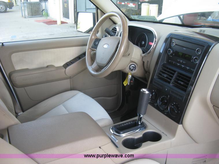 image for item L6332 2010 Ford Explorer XLT SUV