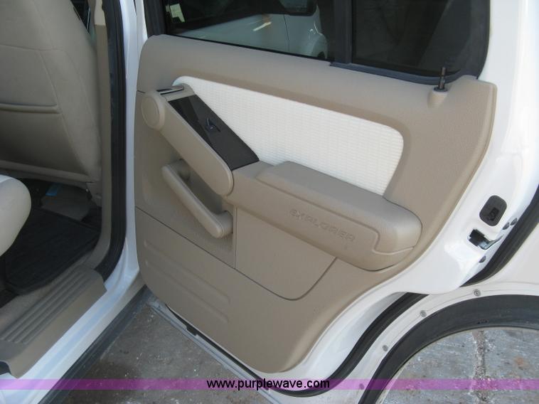 image for item L6332 2010 Ford Explorer XLT SUV