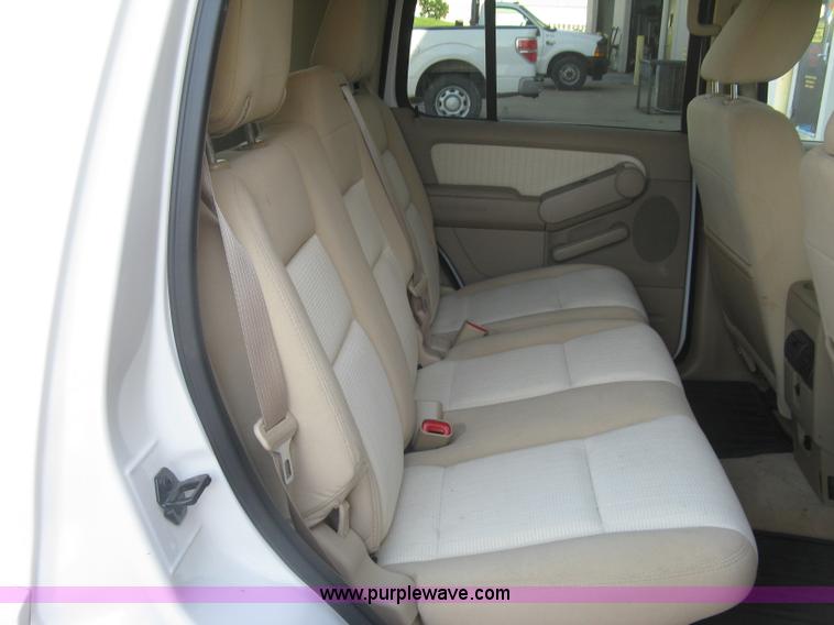 image for item L6332 2010 Ford Explorer XLT SUV