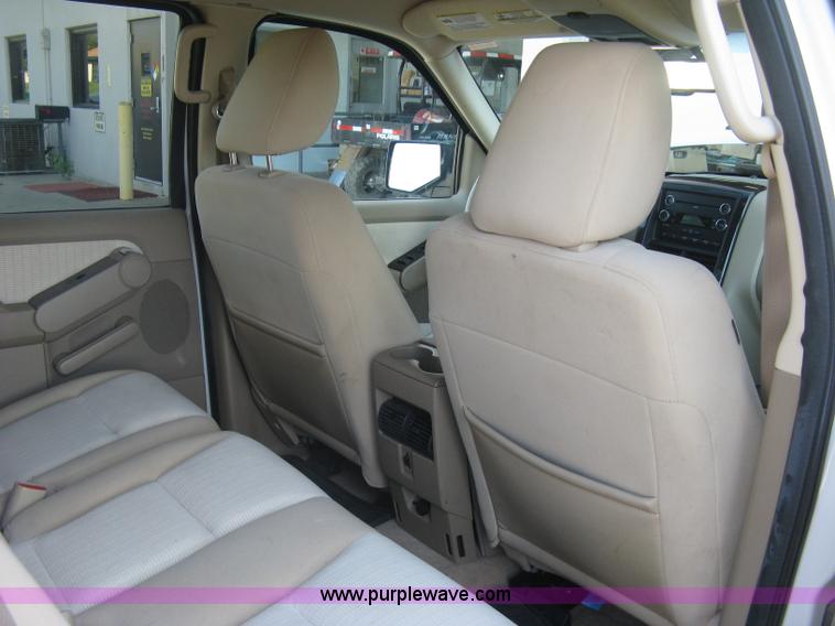 image for item L6332 2010 Ford Explorer XLT SUV