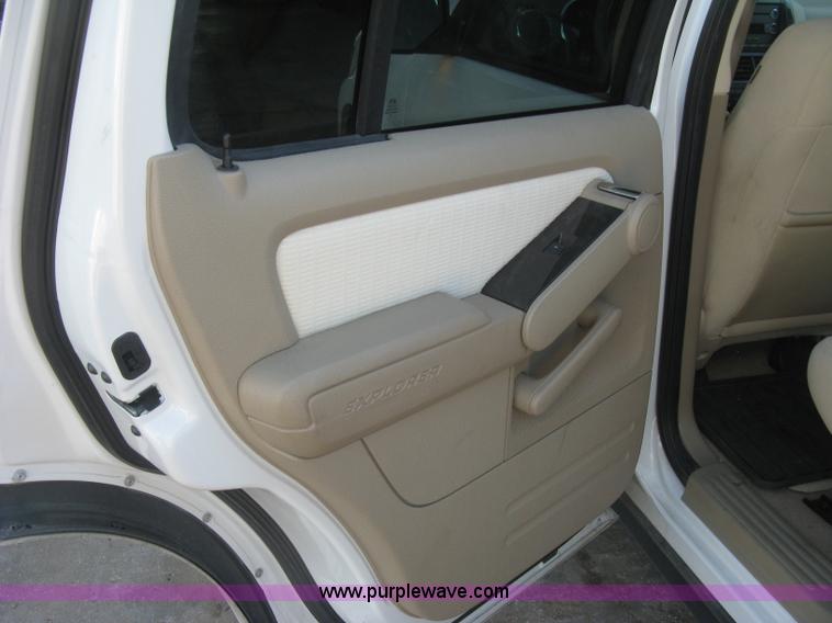 image for item L6332 2010 Ford Explorer XLT SUV