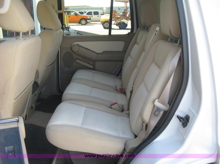 image for item L6332 2010 Ford Explorer XLT SUV