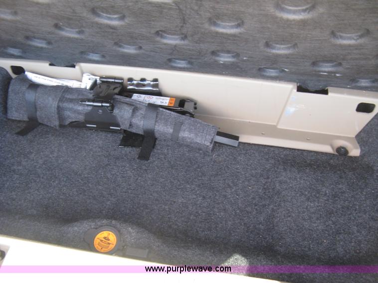 image for item L6332 2010 Ford Explorer XLT SUV