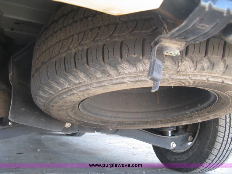 image for item L6332 2010 Ford Explorer XLT SUV