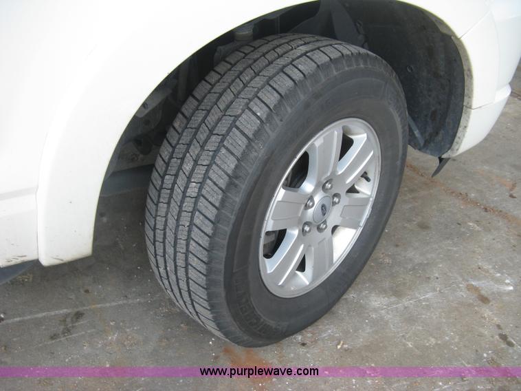 image for item L6332 2010 Ford Explorer XLT SUV