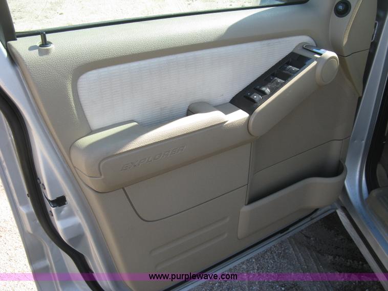 image for item L6333 2009 Ford Explorer XLT SUV