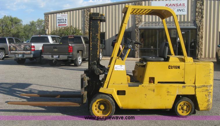 image for item L6340 Clark forklift