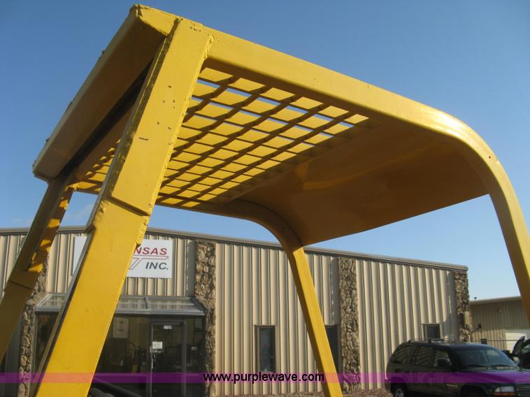 image for item L6340 Clark forklift