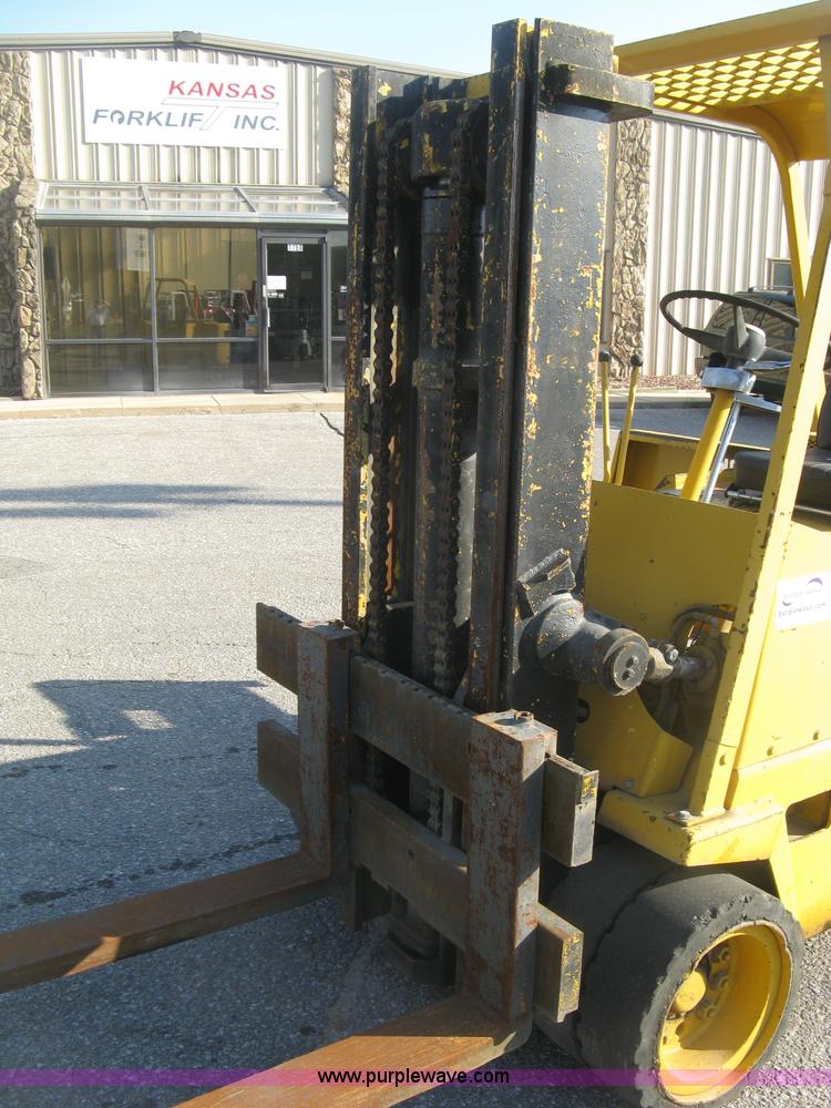 image for item L6340 Clark forklift