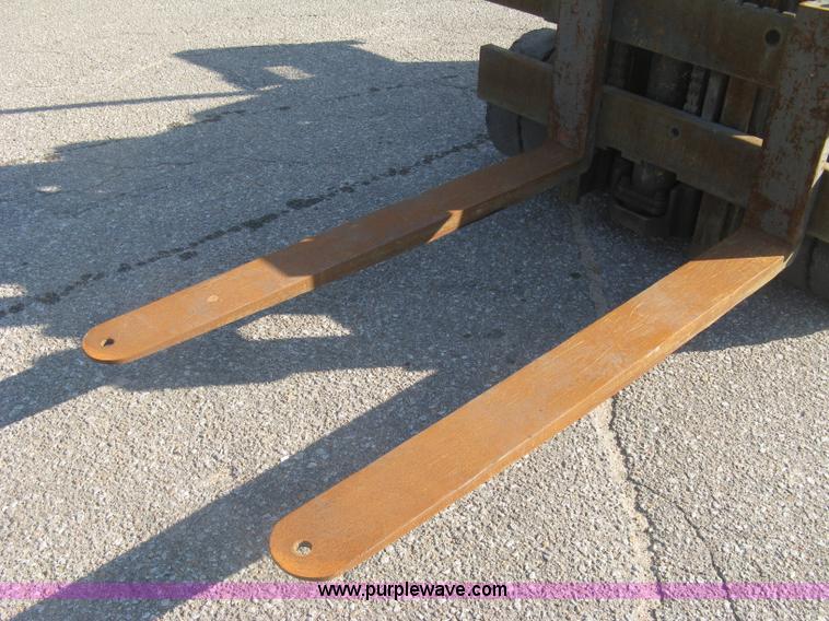 image for item L6340 Clark forklift