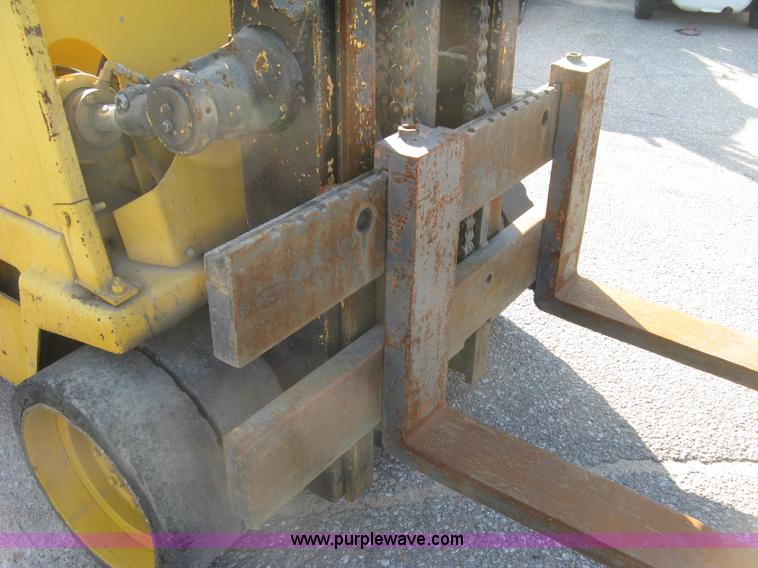 image for item L6340 Clark forklift