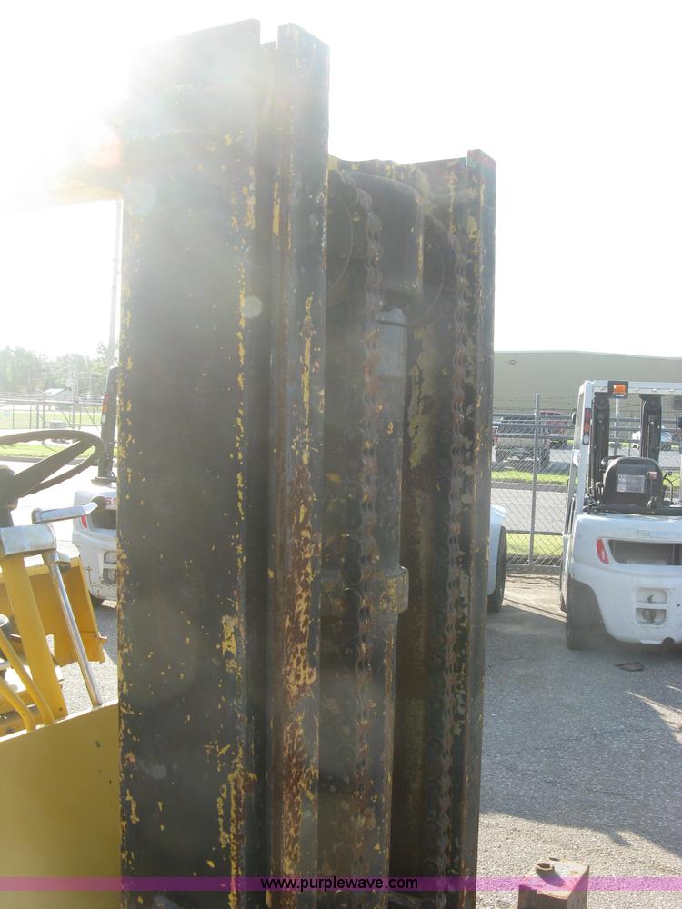 image for item L6340 Clark forklift