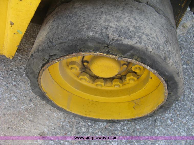 image for item L6340 Clark forklift