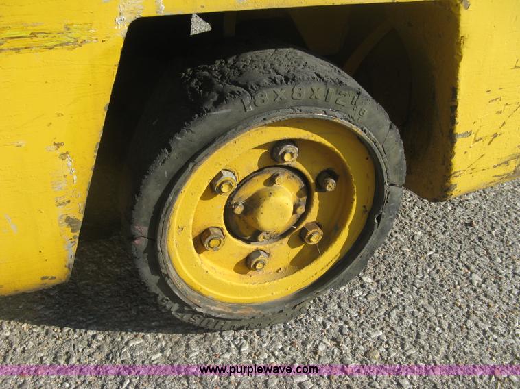 image for item L6340 Clark forklift