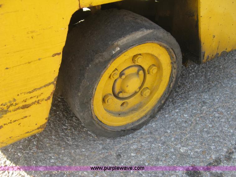 image for item L6340 Clark forklift