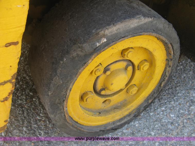 image for item L6340 Clark forklift