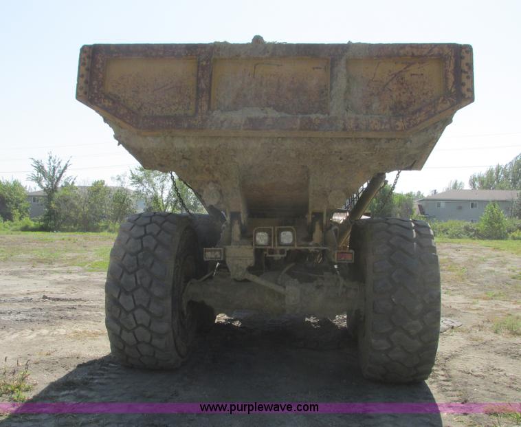 image for item A8855 1998 Caterpillar D350E haul truck