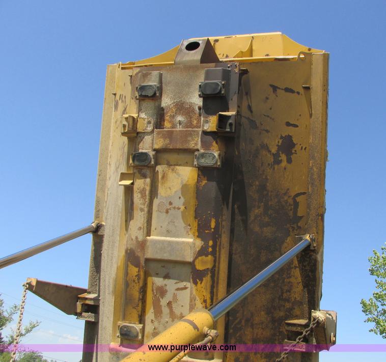 image for item A8855 1998 Caterpillar D350E haul truck