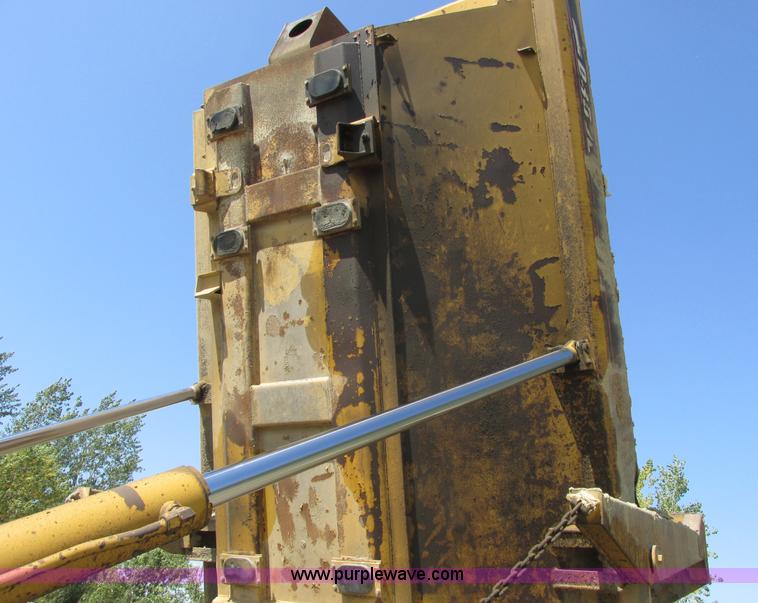 image for item A8855 1998 Caterpillar D350E haul truck