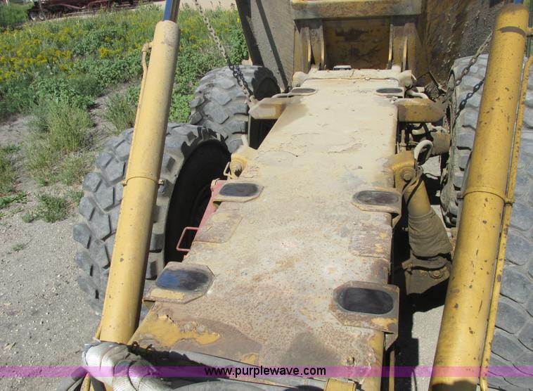 image for item A8855 1998 Caterpillar D350E haul truck
