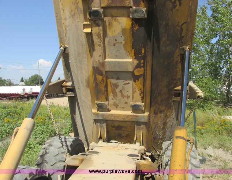 image for item A8855 1998 Caterpillar D350E haul truck
