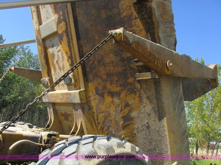 image for item A8855 1998 Caterpillar D350E haul truck